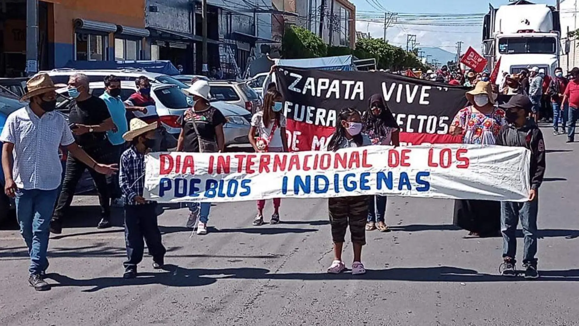 marcha por el día internacional de los pueblos indígenas en tehuacan